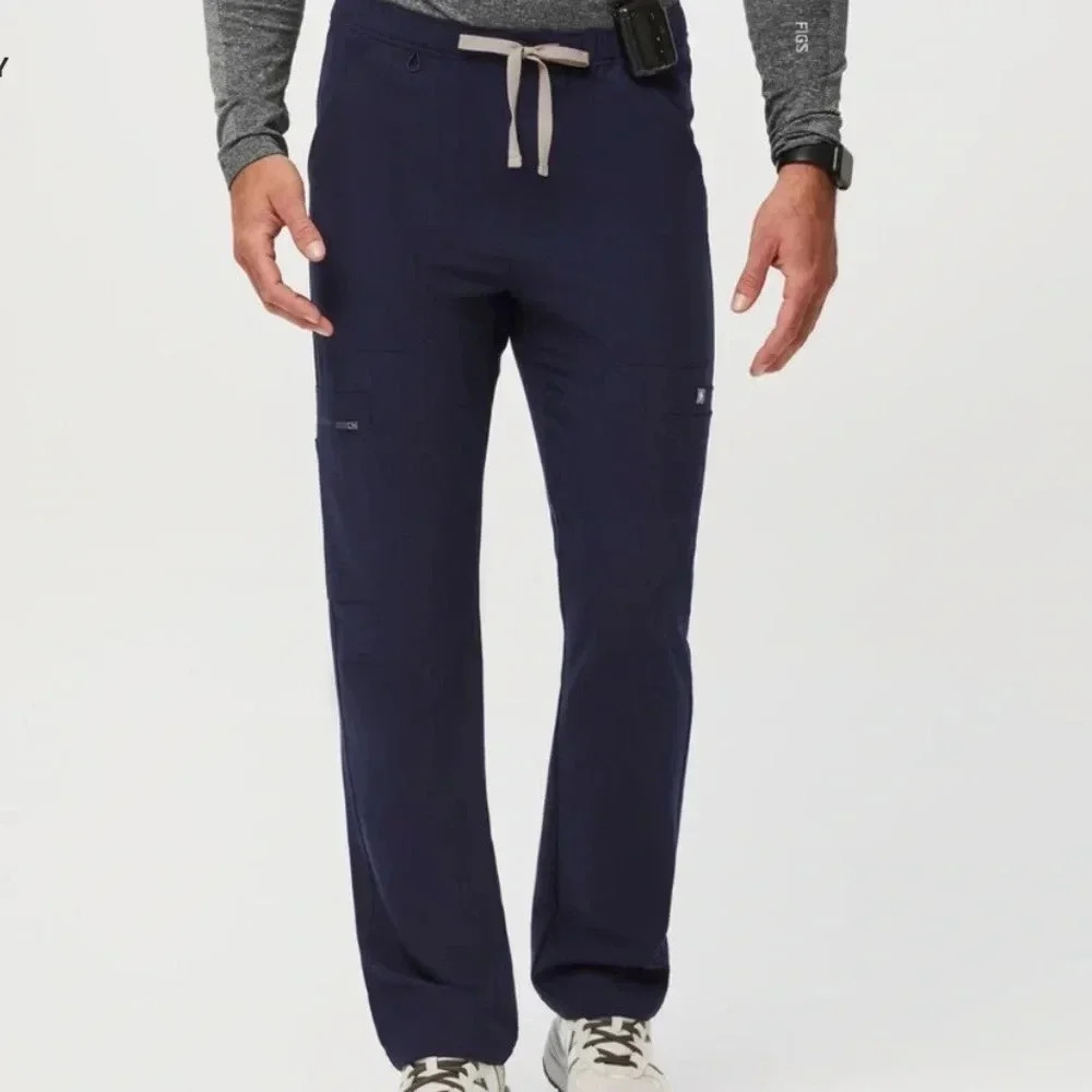 Figs Cairo cargo scrubs men’s size medium/tall. In good condition. Preowned.
